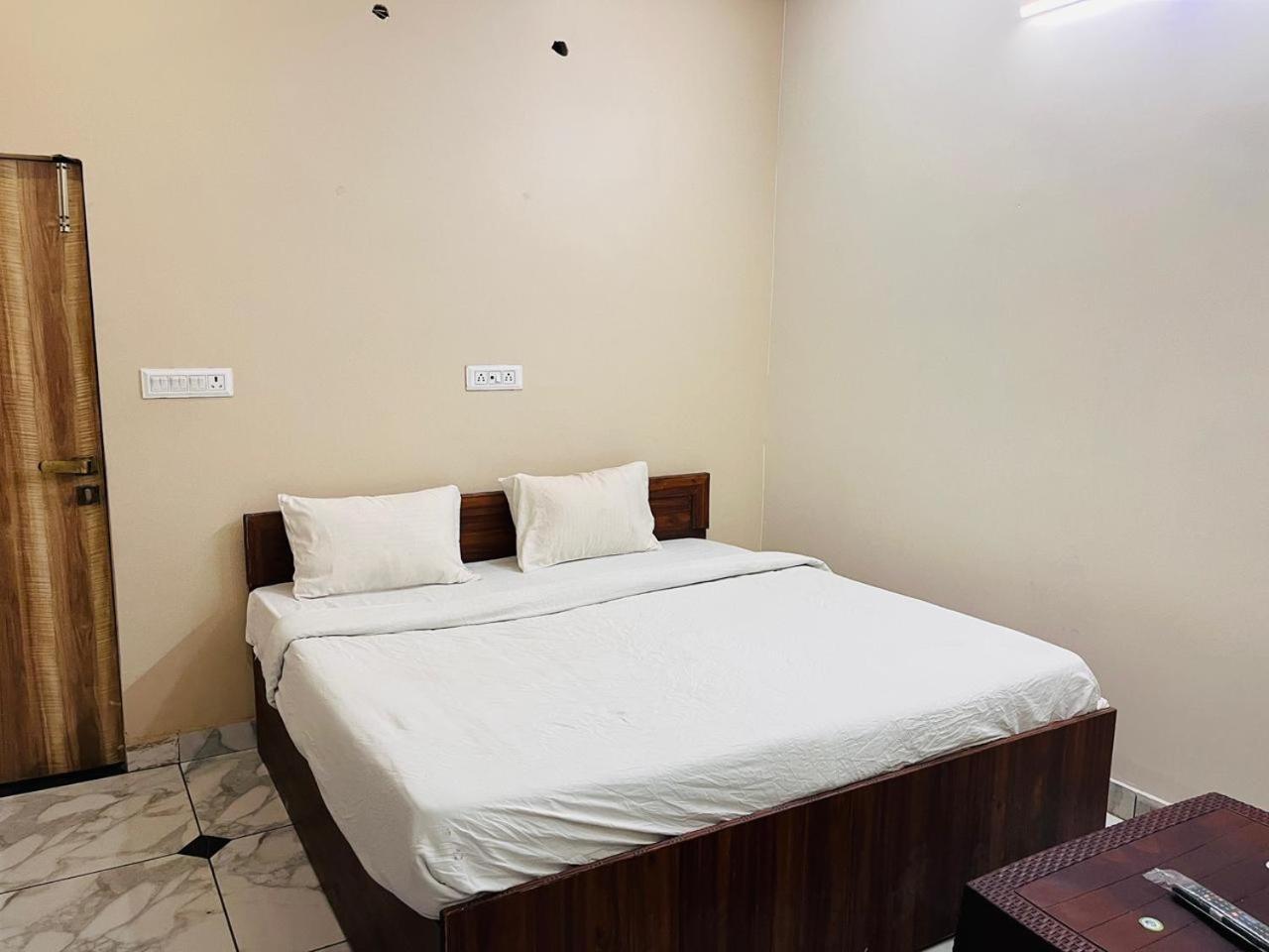 Hotel Premium Grand Fully Air Condition And Spacious Room Top Rated And Most Luxury Hotel Near Taj Mahal Agra  Exterior photo