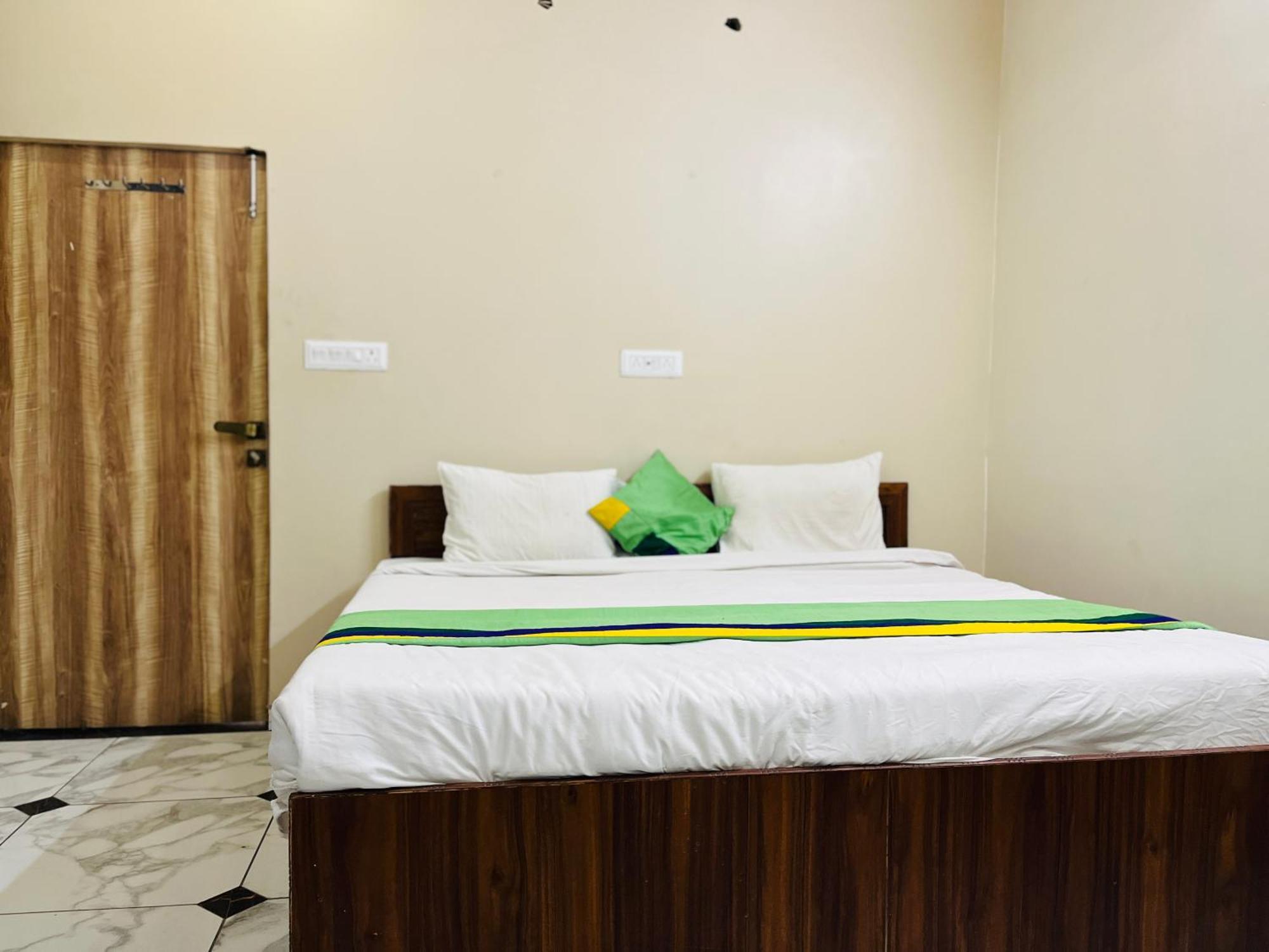Hotel Premium Grand Fully Air Condition And Spacious Room Top Rated And Most Luxury Hotel Near Taj Mahal Agra  Exterior photo